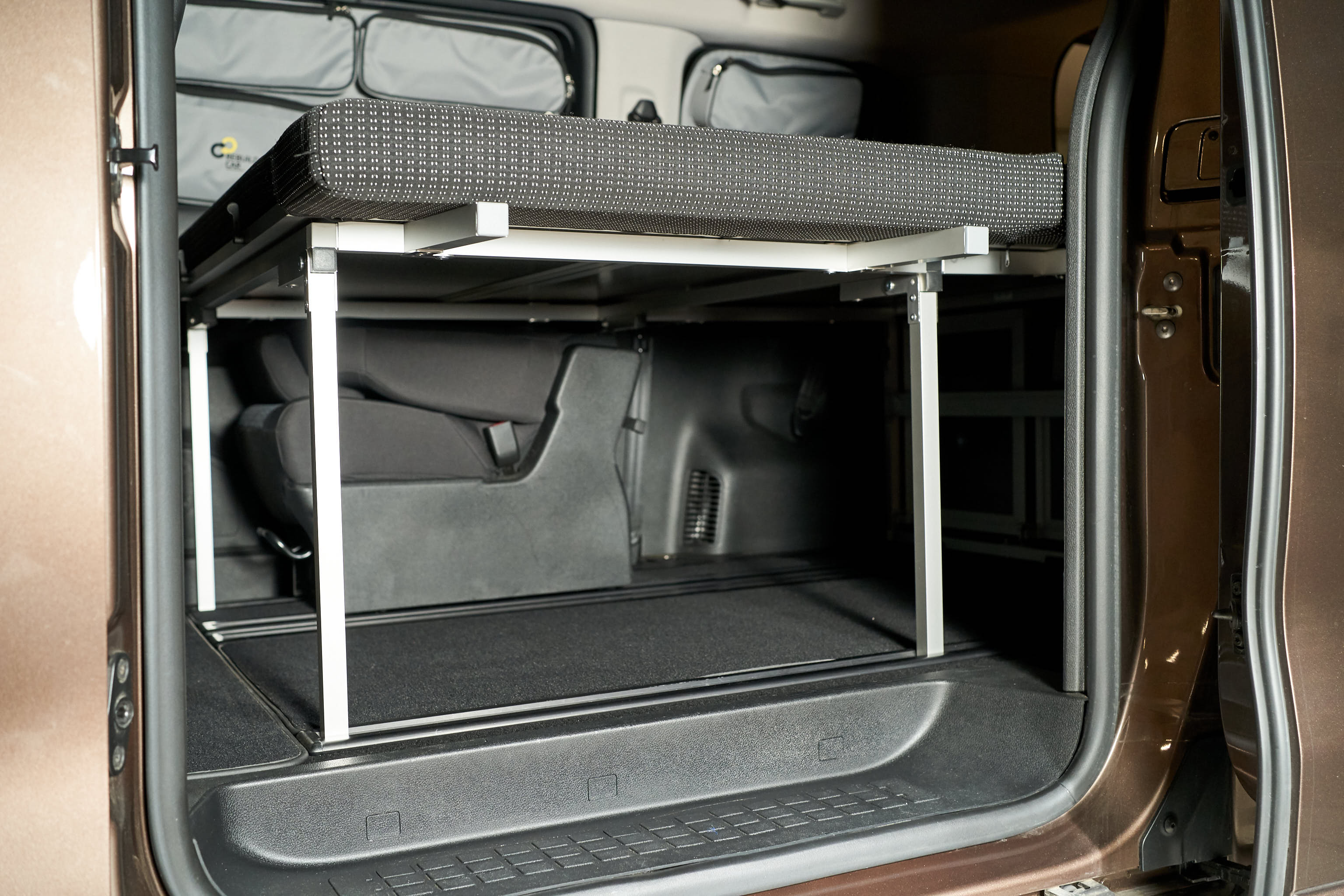 Prostor pod posteli_p